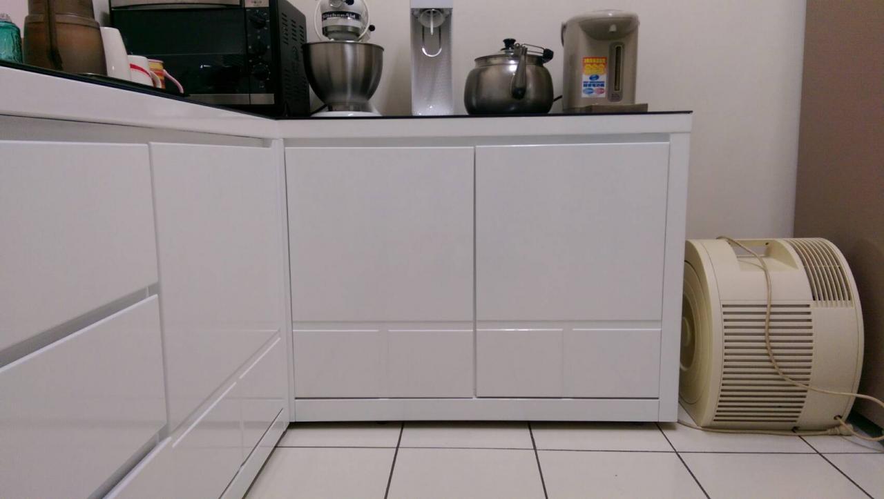 訂製亮烤白玻璃收納櫃